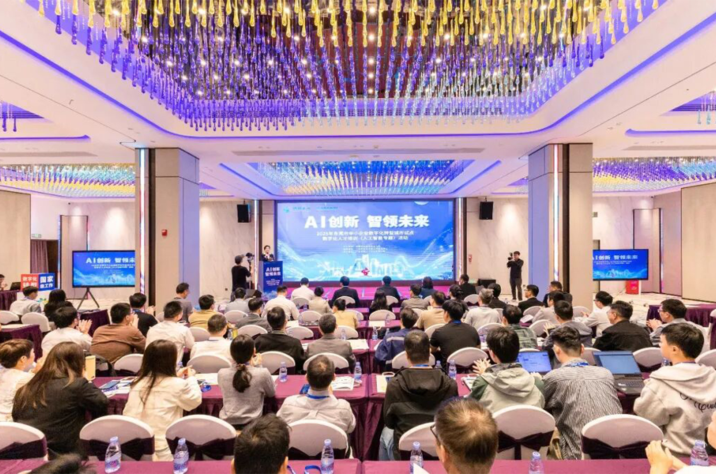 人工智能实训基地揭牌！市中小企业人才AI培训在滨海湾举办